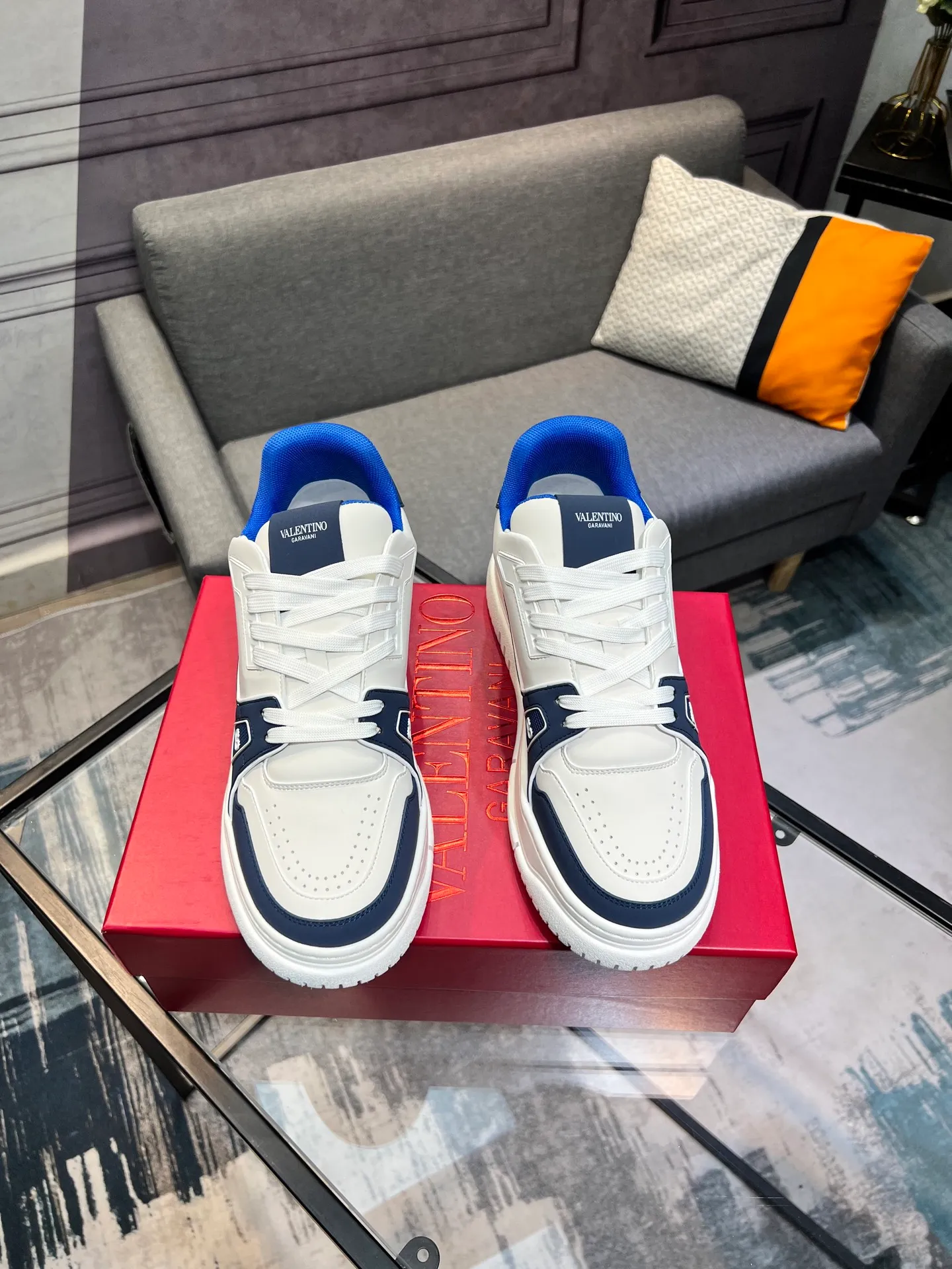 Men's Men's Shoes 💰660 Valentino 2023 early autumn new star shoes are now online! Wang Hedi and Ren Jialun have been worn by many celebrities. Who can refuse the same couple shoes as Wang Hedi! The design of Stars Stab My Heart is cool and spicy. The material of the shoes is cowhide, and every color is beautiful! Size 35-40, men’s size 39-44 (women’s 41, men’s 38, 45🉑️customized)